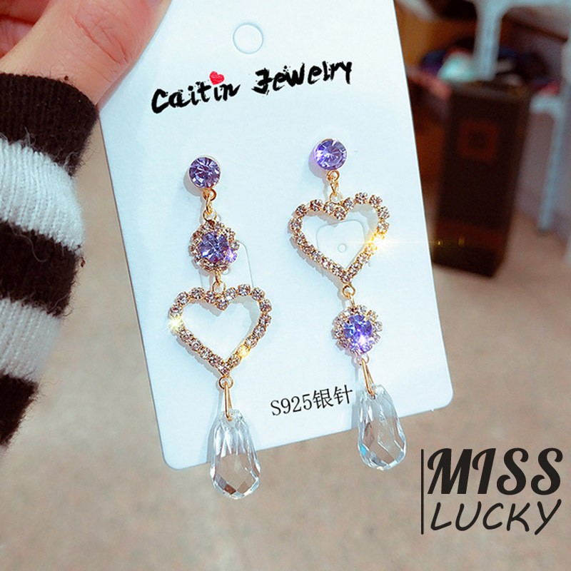 Khuyên tai hình trái tim với thiết kế hai bên bất đối xứng dành cho nữ