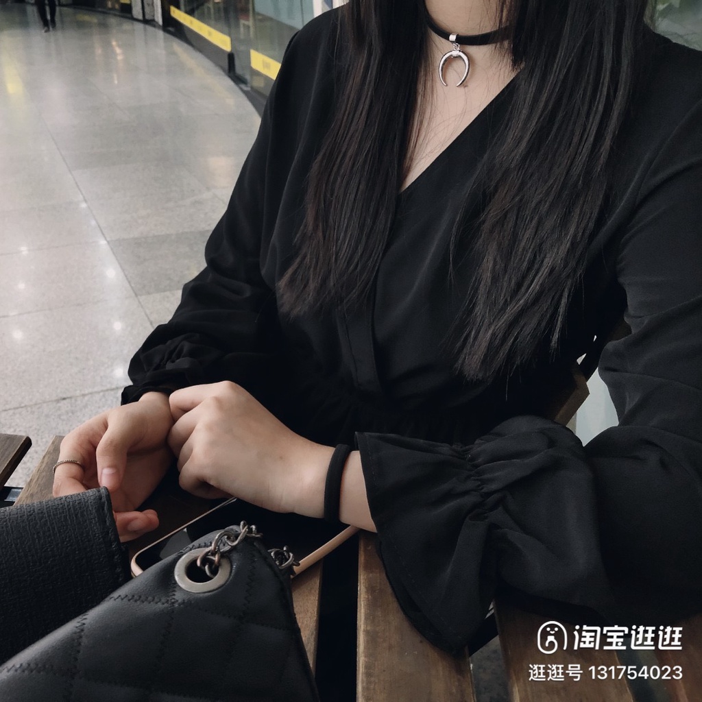 Choker vòng cổ nữ màu đen basic hình vầng trăng khuyết đơn giản cá tính