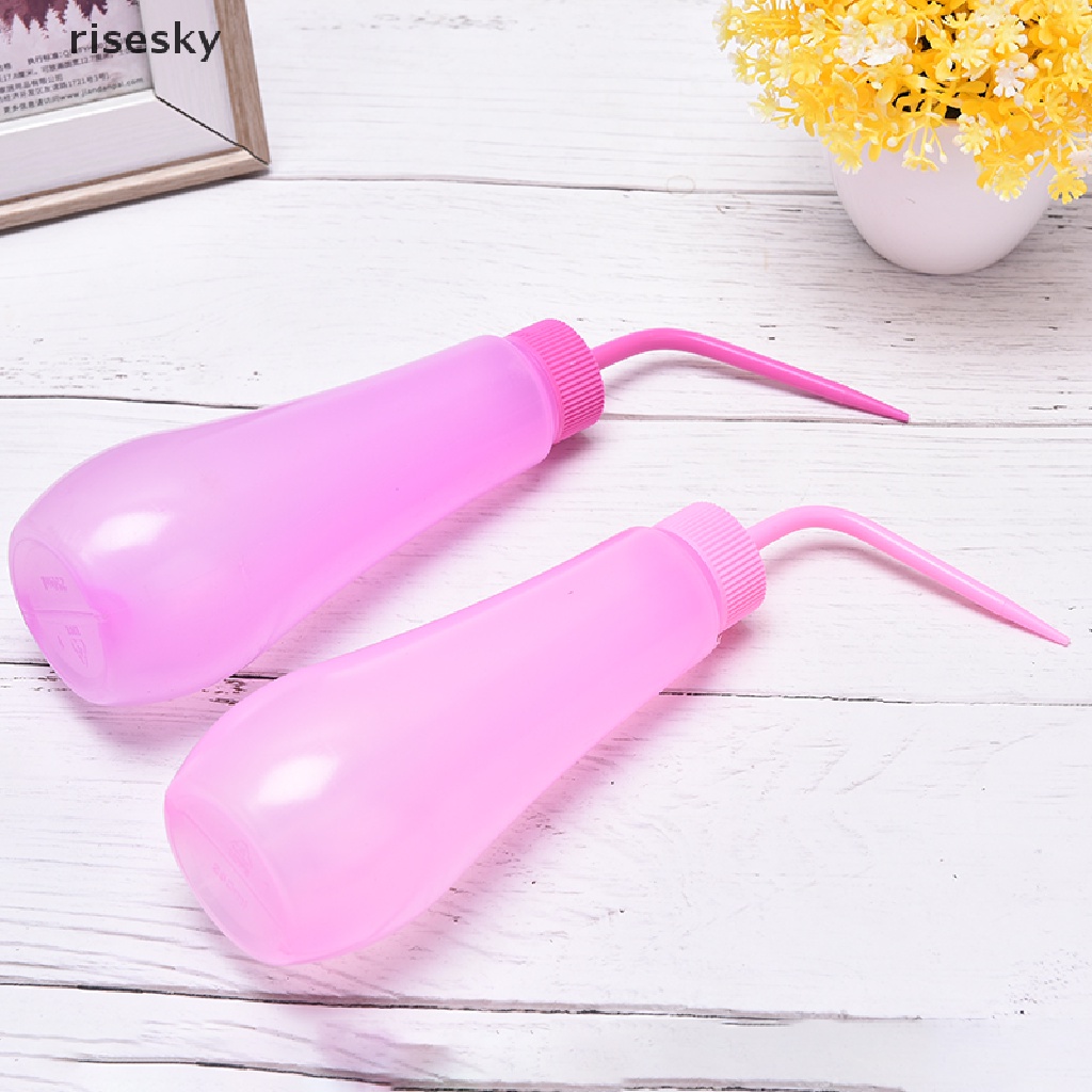 Bình Tưới Cây Dạng Bóp Miệng Cong Bằng Nhựa Tiện Lợi Dành Cho Vườn Nhà ♨Trên đó