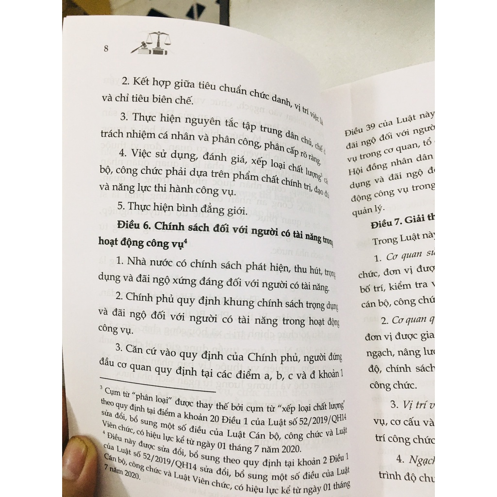 Sách : Luật cán bộ , công chức và văn bản hướng dẫn thi hành