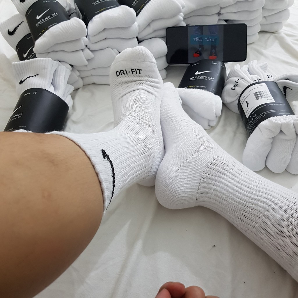 Pack 3 đôi tất thể thao Nike DRI FIT cao cổ màu Trắng Đá bóng Chạy bộ tập Gym - Free ship TatsTats.vn