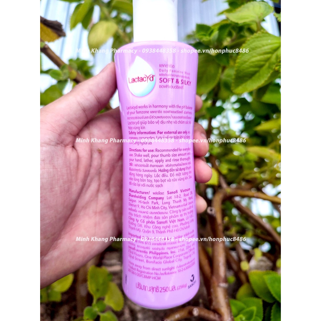 Dung dịch vệ sinh phụ nữ Lactacyd soft silky màu tím nước rửa phụ khoa khử mùi se khít vùng kín nữ chăm sóc vùng kín