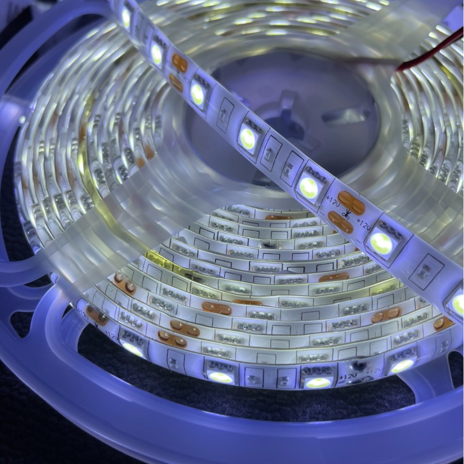 CUỘN LED DÂY DÁN 5M 5050 SIÊU SÁNG CÓ KEO SILICON 12V - LED DÂY DÁN CUỘN 5M CÓ PHỦ KEO SILICON 5050 SIÊU SÁNG