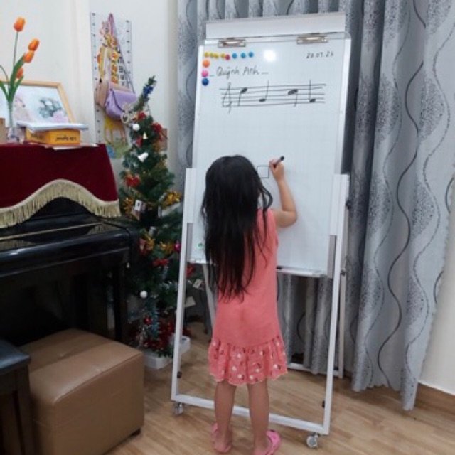 Bảng flipchart chân gấp [mặt bảng từ HQ xịn]  ,tặng bút ,bông lau,nam châm,4 tờ giấy theo bảng