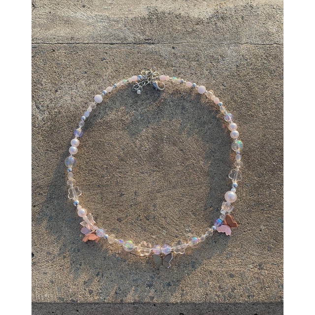 Vòng cổ butterfly trắng handmade