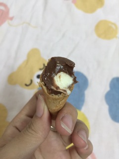 Bánh ốc quế nhân kem