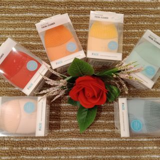 Máy rửa mặt silicon NV001. Thương hiệu Miniso