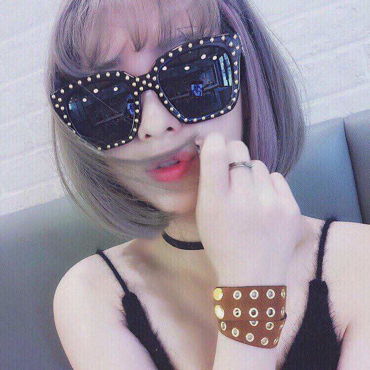 [Mã FARSSTGRE giảm 5K đơn bất kỳ] [GIÁ SỈ] MẮT KÍNH CHỮ V ĐÍNH ĐÁ THỜI TRANG 2 MÀU CỰC ĐẸP | BigBuy360 - bigbuy360.vn