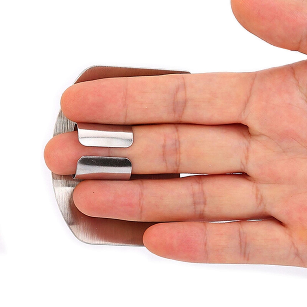 Dụng cụ bảo vệ ngón tay khi cắt thức ăn