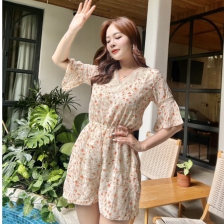Jumpsuit ngắn phối ren cổ V Hàn Quốc SJ869 - Phong Cách SAIGON