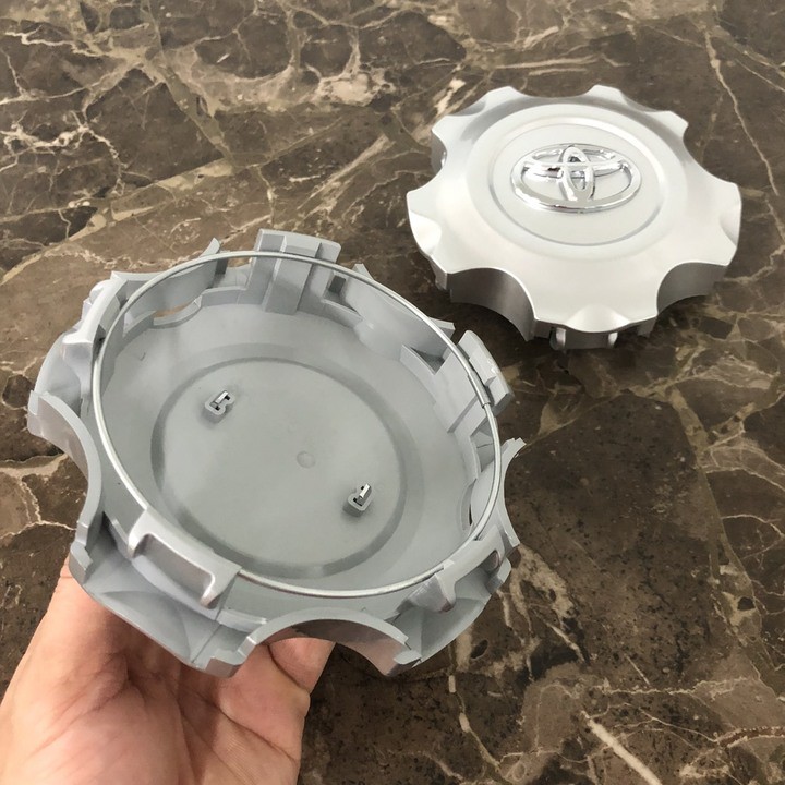 01 CHIẾC Logo chụp mâm, ốp lazang bánh xe ô tô Toyota Land Cuiser 2008-2010 -TY-123
