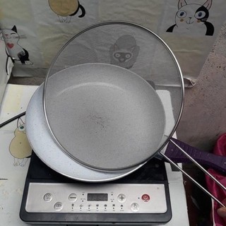 đậy chảo chống dầu mỡ bắn