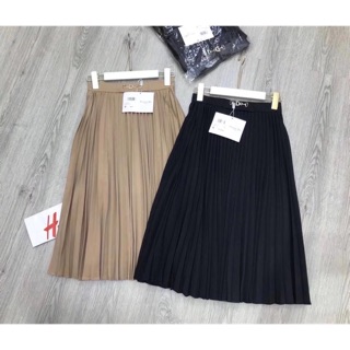 Chân váy di or hàng super Full tag mac về sẵn Full size s và m. Mix áo lụa báo xinh bất chấp - sang sành vô đối 😝😝😝😝