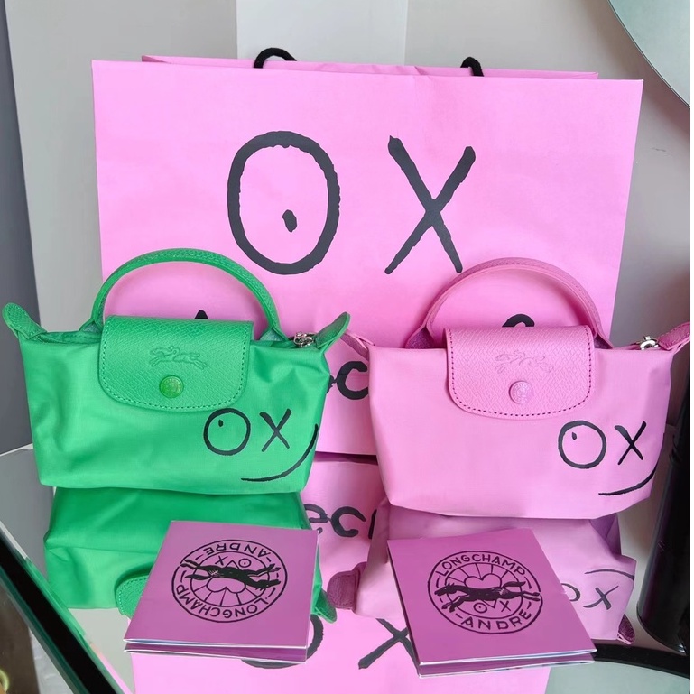 LONGCHAMP ★Bộ Đồ Thời Trang Kiểu Dáng Xinh Xắn Cho Bé★Túi Xách mini Họa Tiết graffiti 34175 L34175 Thời Trang Cho Nữ