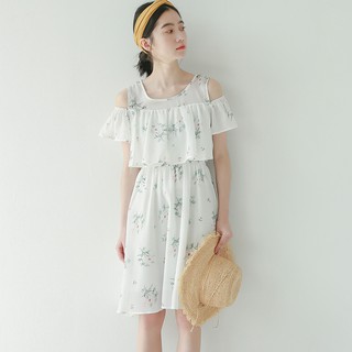 Váy hoa trắng trễ vai