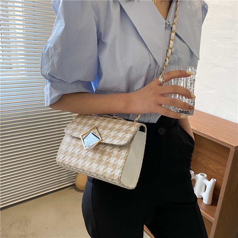 Túi đeo chéo vai IELGY phối chuỗi xích thời trang cho nữ