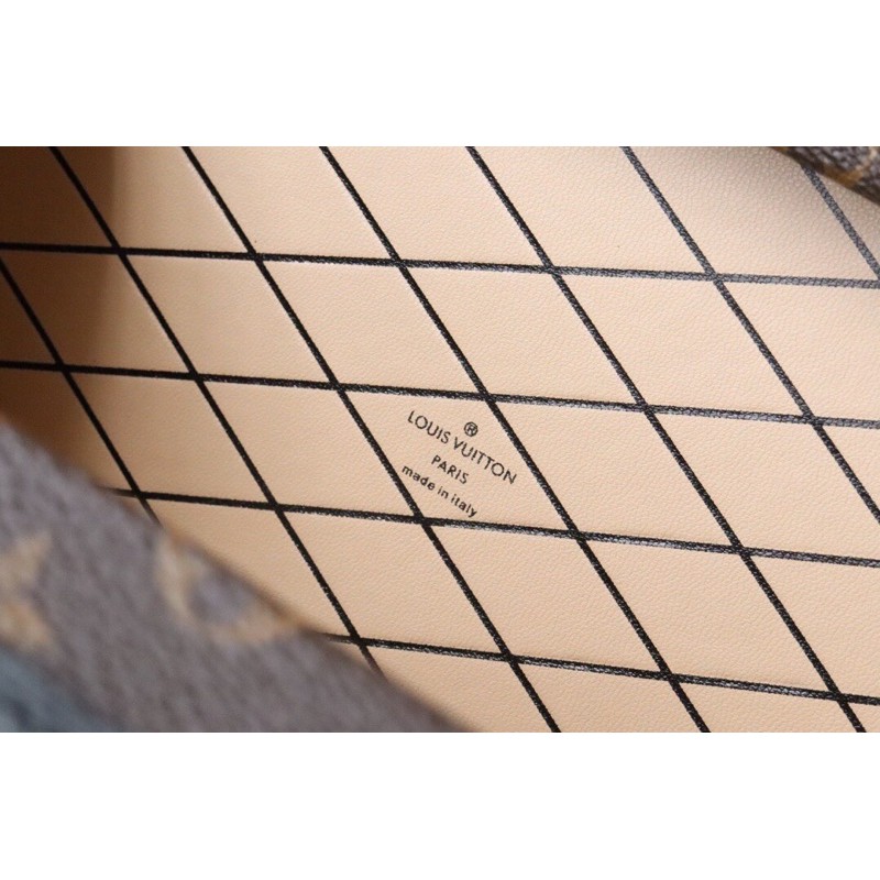 Cặp/Túi đeo chéo dáng hộp Louis Vuitton LV Petite Malle cao cấp hàng 1-1 vip thiết kế mới độc đáo