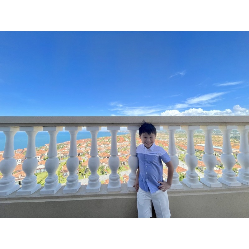 ÁO SƠ MI TRẮNG SOÁI CA CHO BÉ TRAI THÊU TOMY/ NY/ 2 TÚI MẪU MỚI