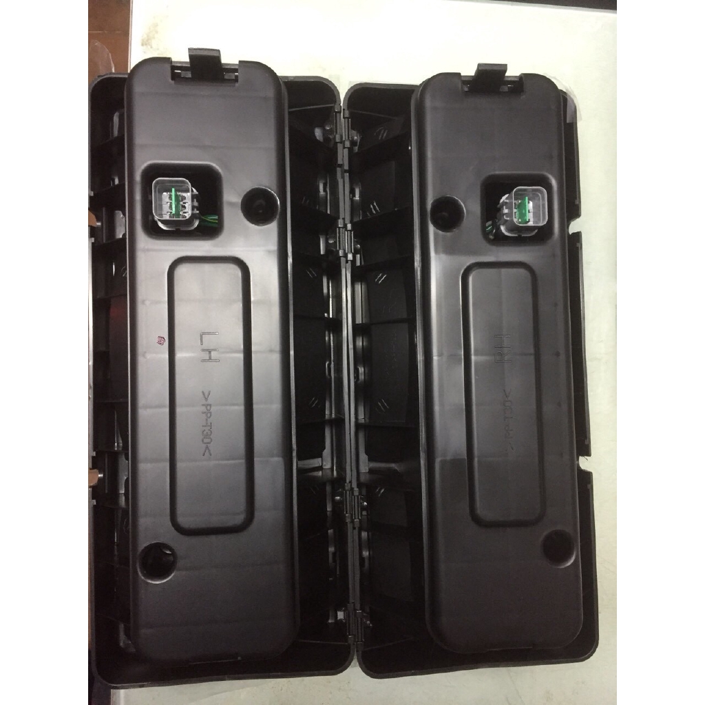 Đèn Hậu Ô TÔ HYUNDAI 3T5