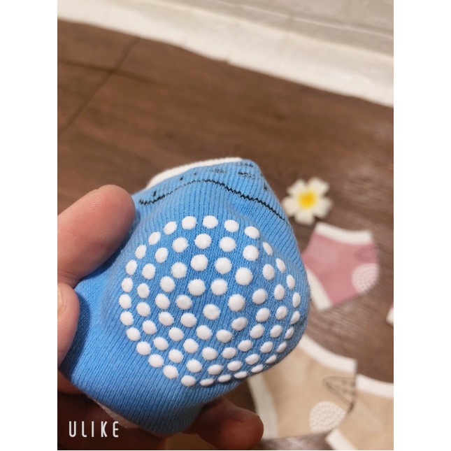 Vớ tập bò thẳng và cong, vớ tập bò bảo vệ đầu gối cho bé