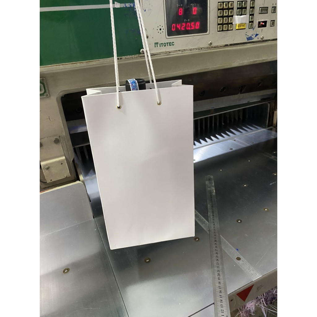 10 cái TÚI GIẤY IVORRY CỨNG ĐỰNG QUÀ CHAI RƯỢU - NƯỚC MẮM (cao 30 ngang 17 rộng hông 9 cm)