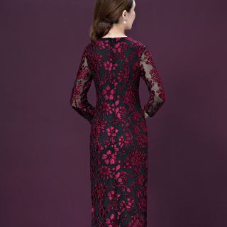 Đầm suông ôm quý bà thêu hoa