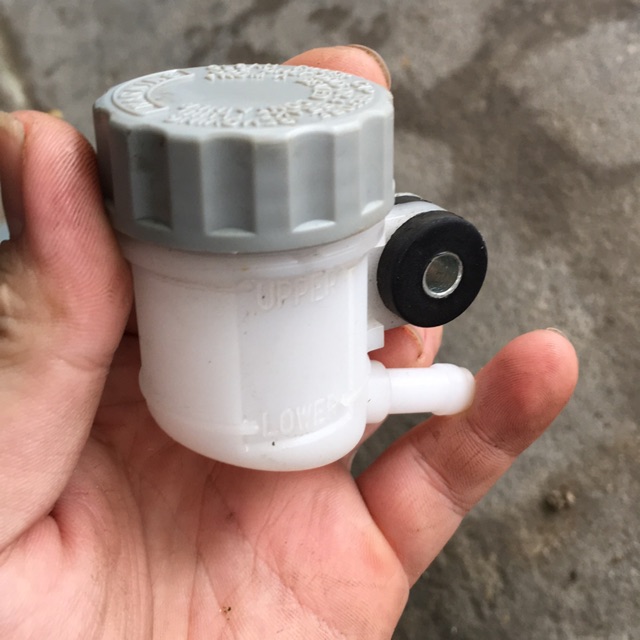 Bình đựng dầu Zin Exciter hàng tháo xe.