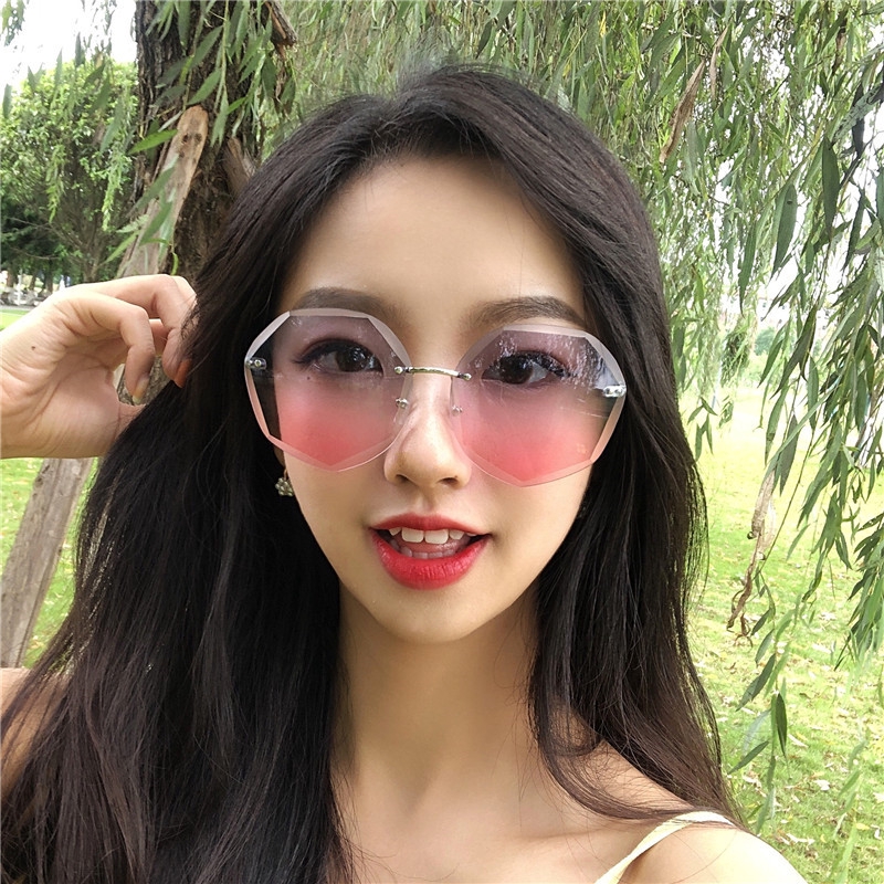 Kính Mát Nữ Đa Giác Thời Trang Tròng Không Viền Màu Sắc Lạ Mắt Phong Cách Dã Ngoại Sang Chảnh K2205 | BigBuy360 - bigbuy360.vn