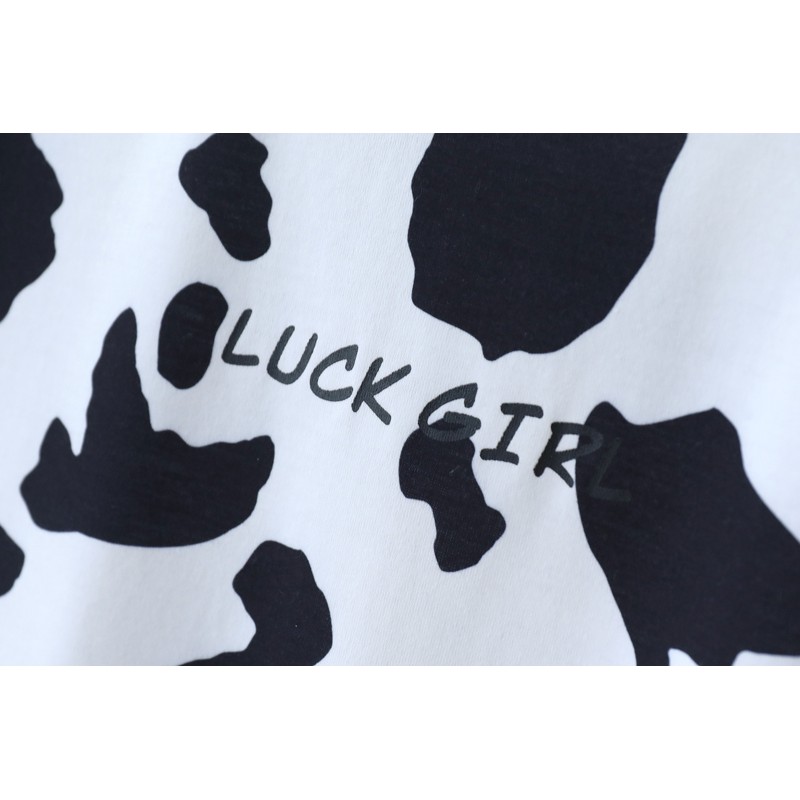 Set Trang Phục Năng Động Áo Croptop Họa Tiết Bò Sữa + Quần Bò Yếm Đen Dáng Ngắn Cho Bạn Nữ