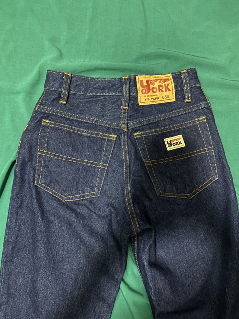 Quần jeans ống suông