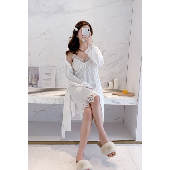 Bộ Đồ Ngủ Vải Lụa Lạnh Phối Ren Cổ Chữ V Có Đệm Ngực Kèm Thắt Lưng Thời Trang Quyến Rũ Cho Nữ