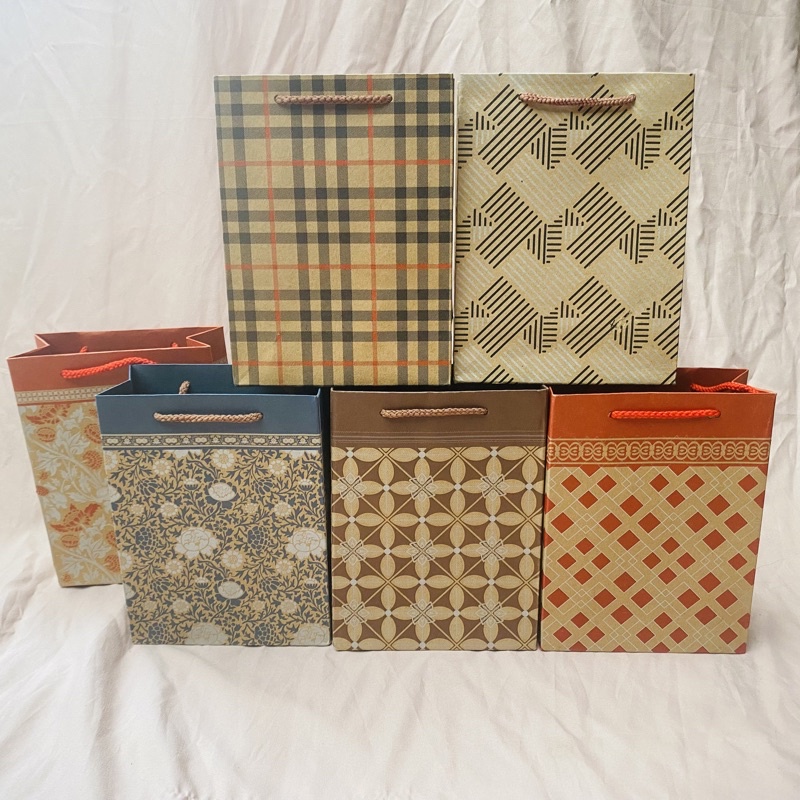 Túi quà tặng - số 6 kt: 15 x 20 x 7