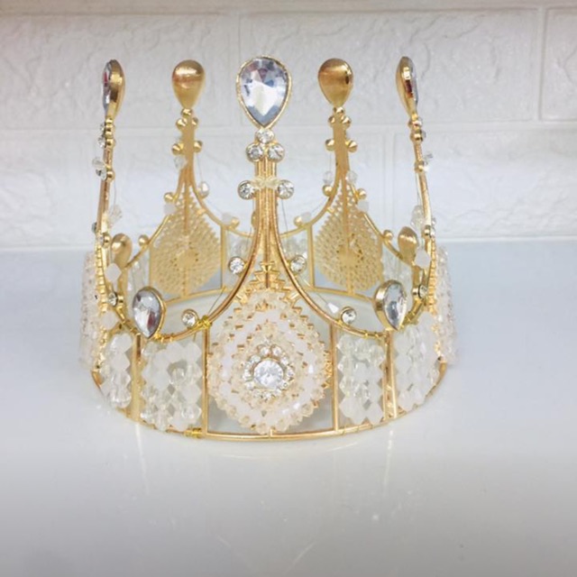 Vương miện nhiều đá loại đẹp kt: 15*10.5cm