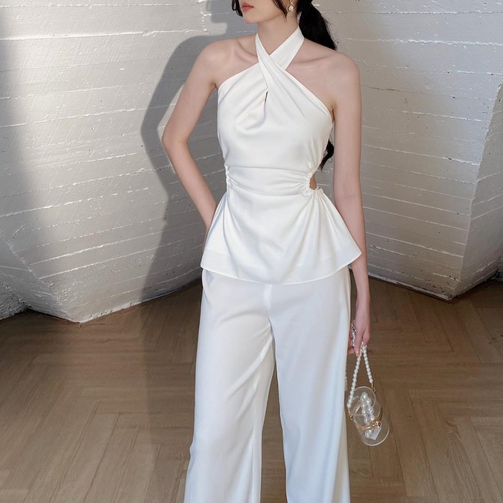 Áo croptop trắng cổ yếm hở lưng