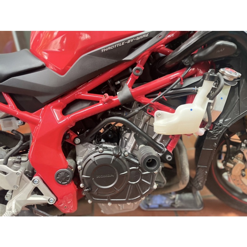Chống đổ đa điểm bắt khung treo máy CBR250RR siêu chịu lực