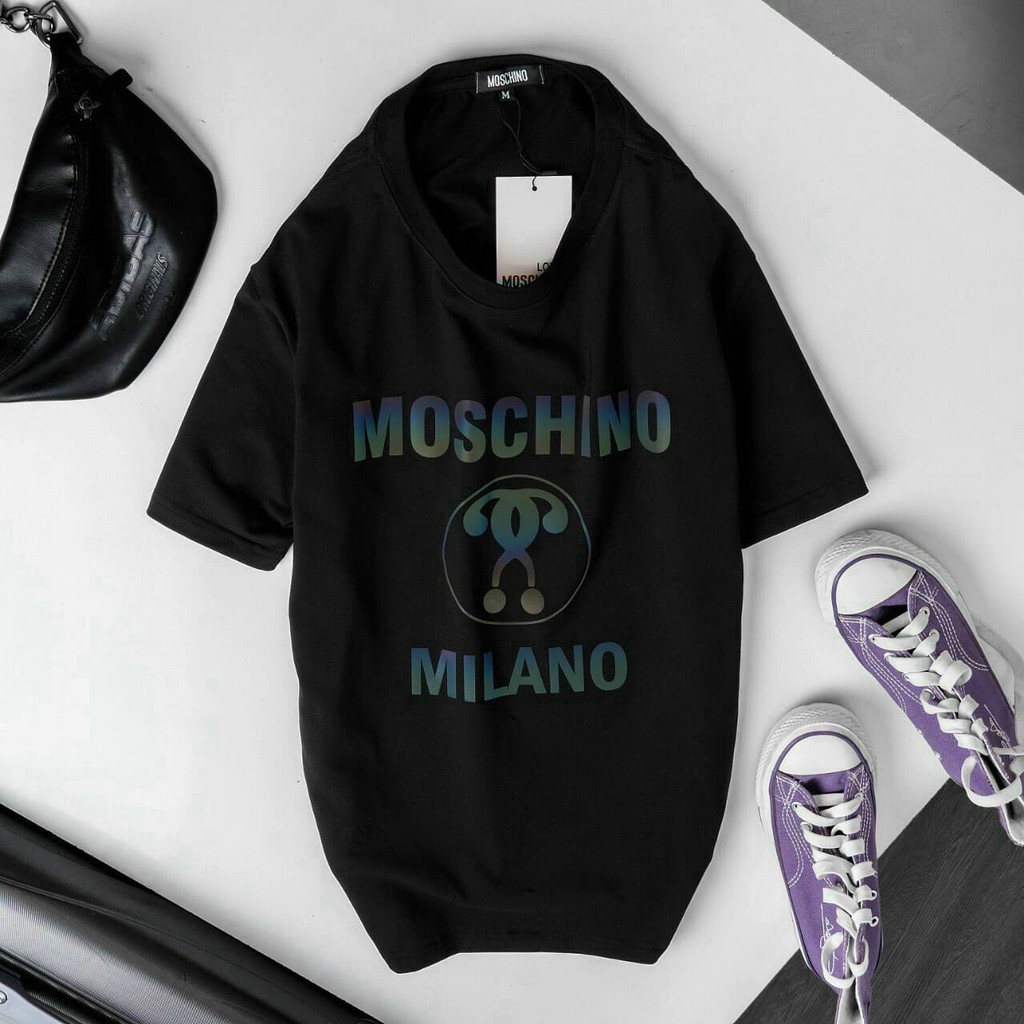 [COMBO MUA 1 ÁO TẶNG 1 MŨ TRƠN LƯỚI THỜI TRANG ] Áo phông Moschino Unisex chất liệu cotton , áo thun Unisex thời trang | BigBuy360 - bigbuy360.vn