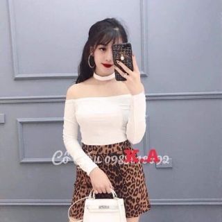 Áo thun trễ vai kèm chocker cổ