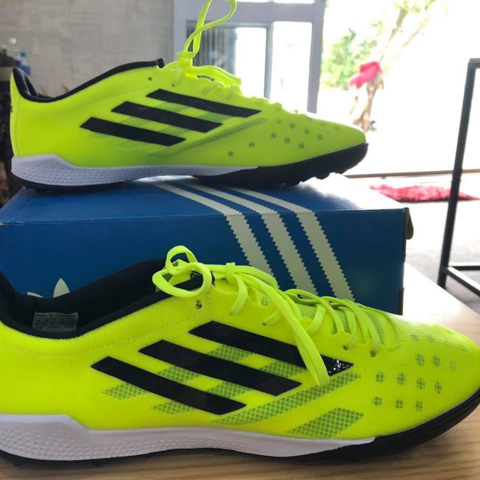 Giày bóng đá adidas F50