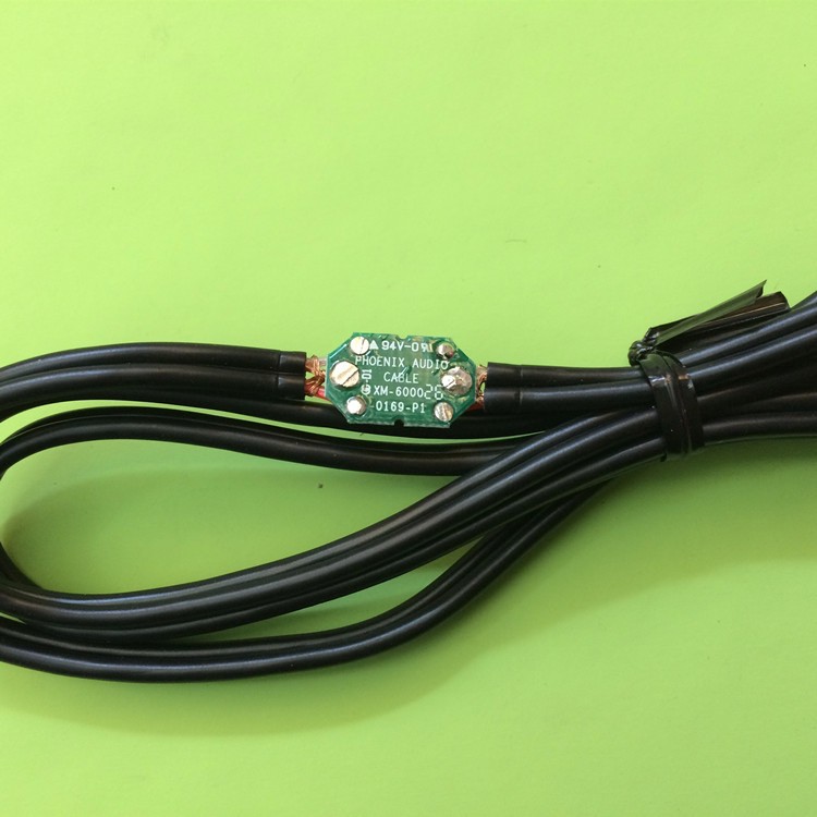 Cáp audio 3.5mm ra 2 đầu RCA AV Phoenix từ US