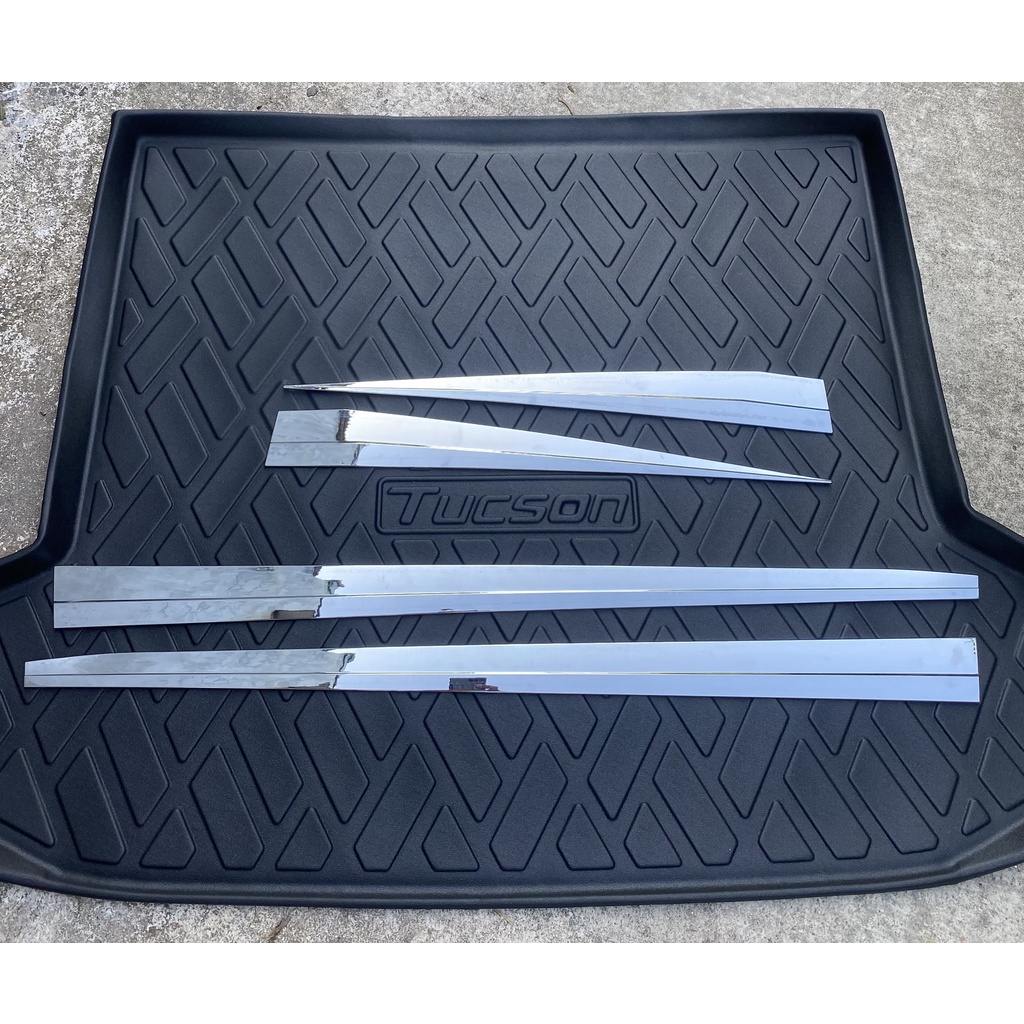 Ốp nẹp sườn, nẹp hông xe Hyundai Tucson 2022 2023 chất liệu mạ crom cao cấp