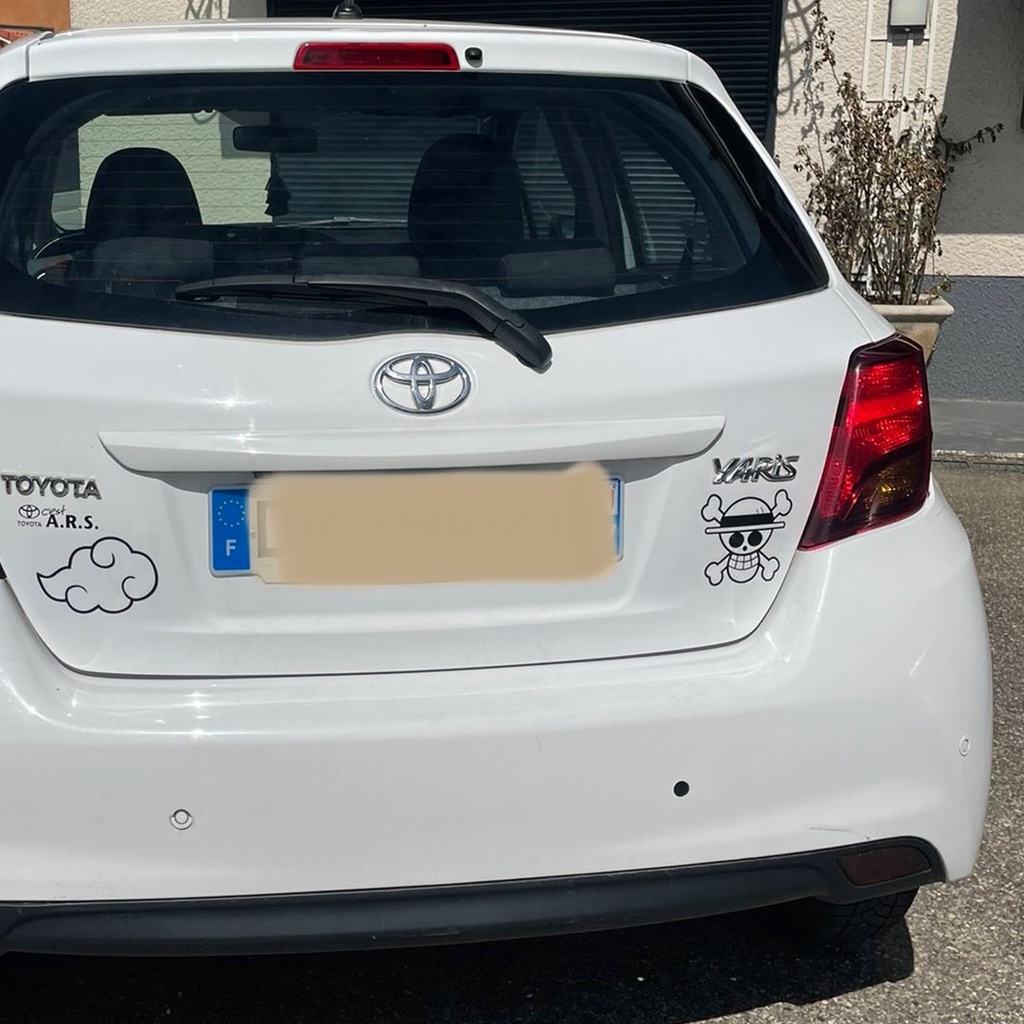 Miếng Dán Trang Trí Nắp Bình Xăng Xe Hơi / Laptop / Ipad Họa Tiết ONE PIECE Màu Phản Quang Độc Đáo