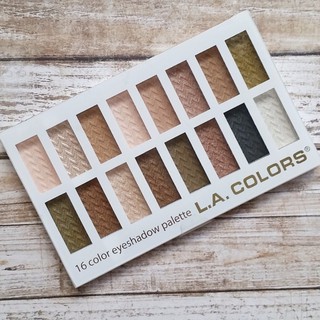 Bảng mắt LA Color 16 màu  nhũ mịn, bám lâu và lên màu tốt