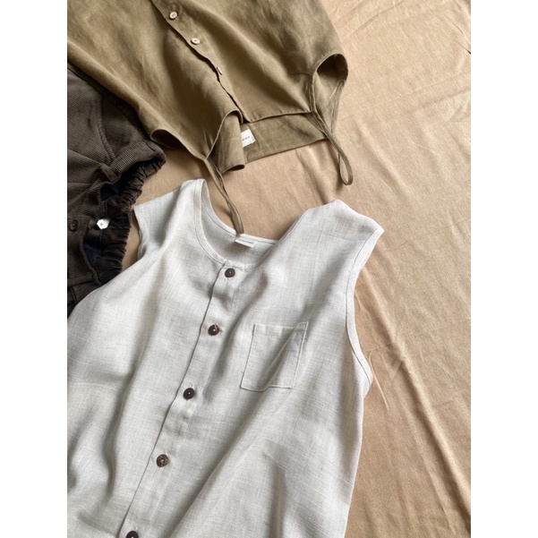 Áo sát nách hàng cúc trước