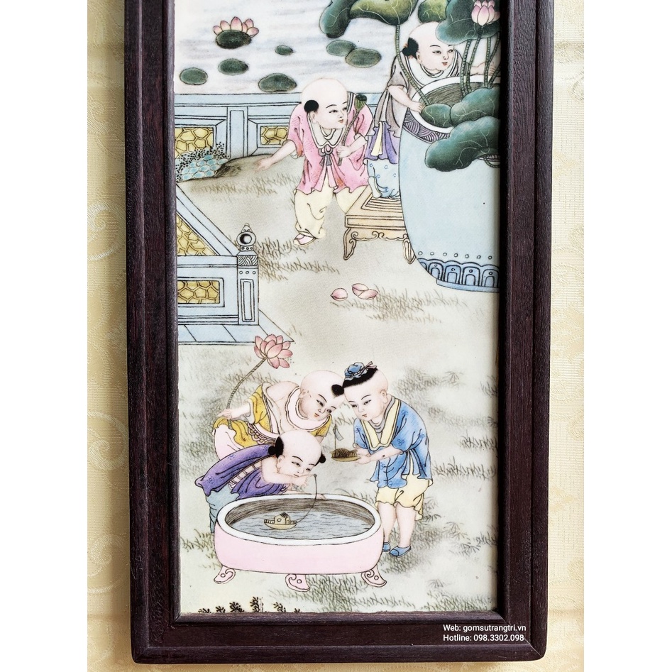 Tranh Sứ Ngũ Phúc Lâm Môn - treo trong nhà sẽ mang đến cho chủ sức khỏe, may mắn, sung túc và thịnh vượng.