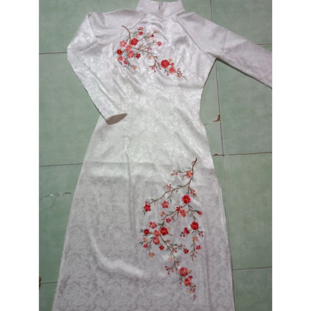 Áo dài gấm trắng 4tà
