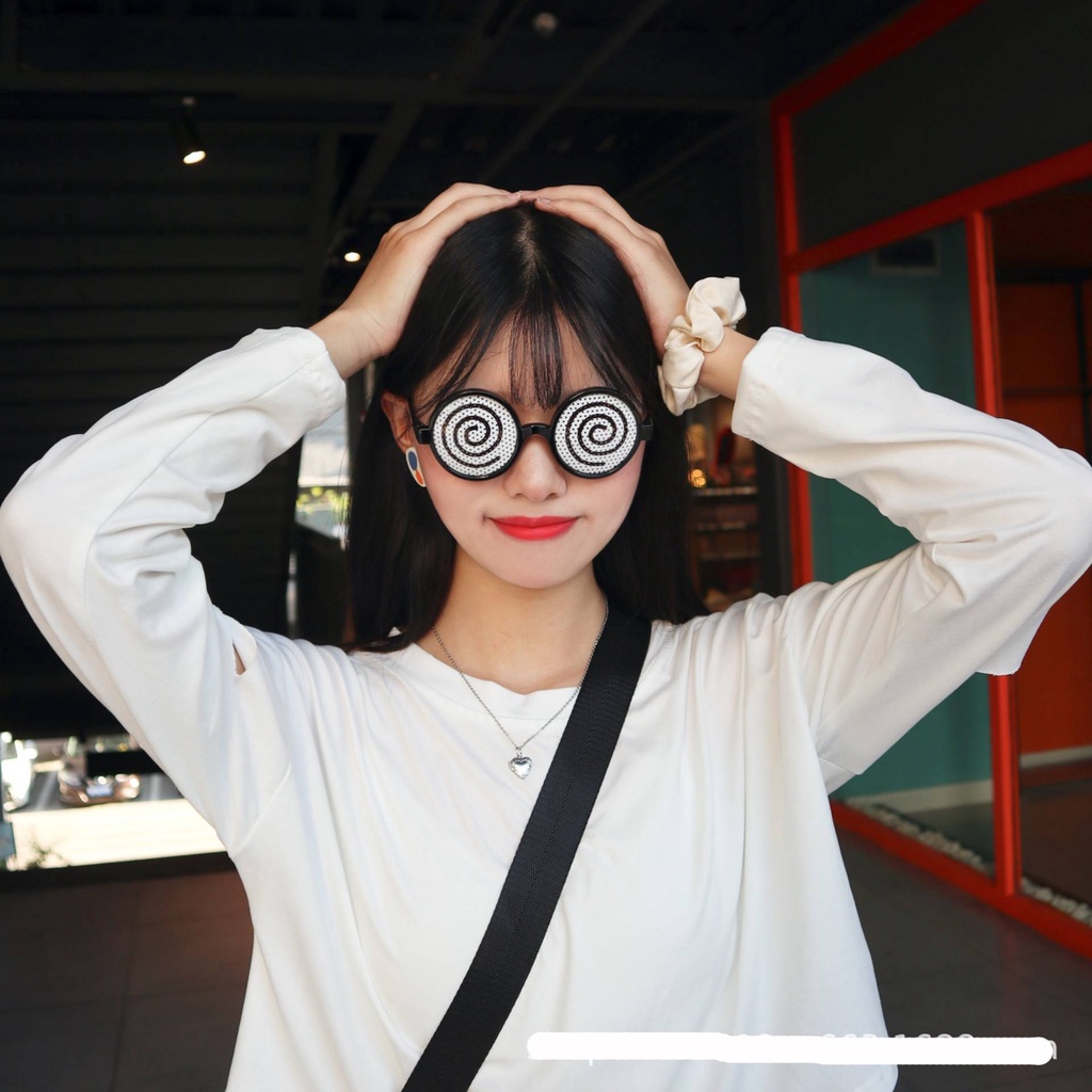 Mắt kính hoạt hình thiết kế vui nhộn làm đạo cụ chụp ảnh thời trang