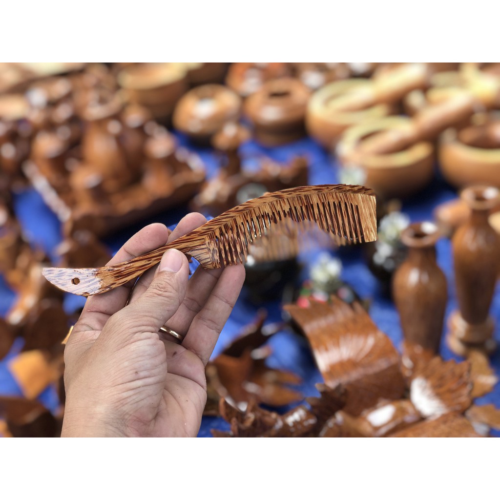 [Có Video] Lược chải tóc bằng gỗ dừa - mỹ nghệ dừa bến tre