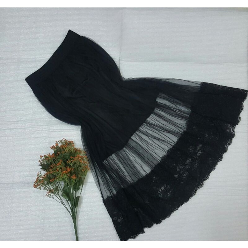 CHÂN VÁY REN LƯỚI