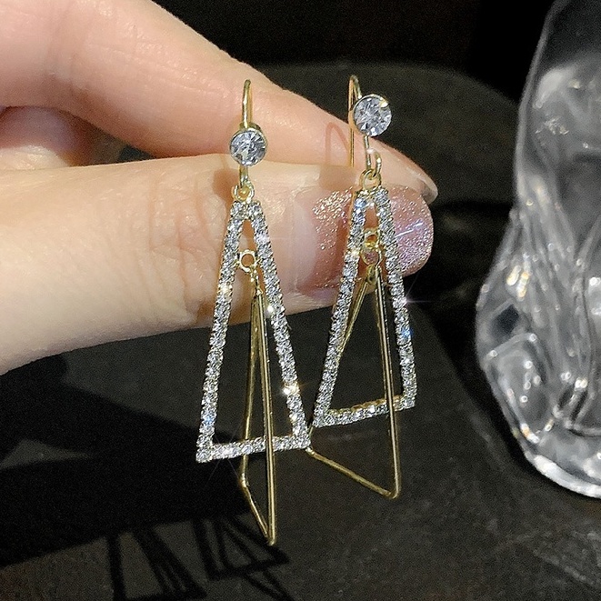 Bông tai hình tam giác đính đá sang trọng tinh xảo