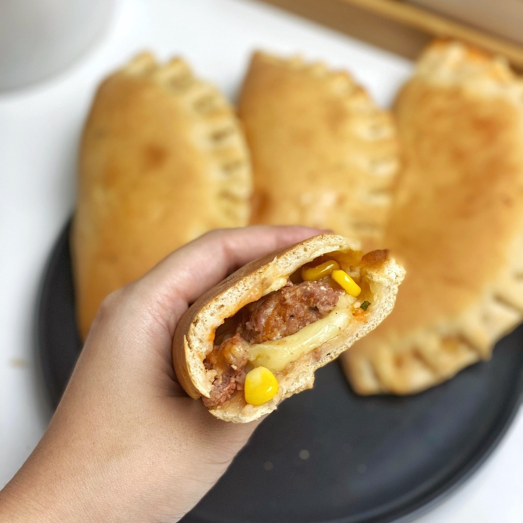 Bánh pizza nhồi nguyên cám healthy Baker Baking không chất bảo quản dành cho người ăn kiêng